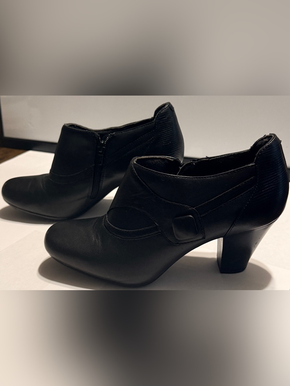 Clarks Bendables Black Leather Ankle Booties Shooties Heels - Size 8M